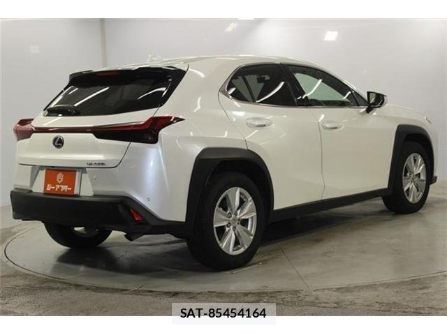 Lexus UX 2023-05 7725227-4