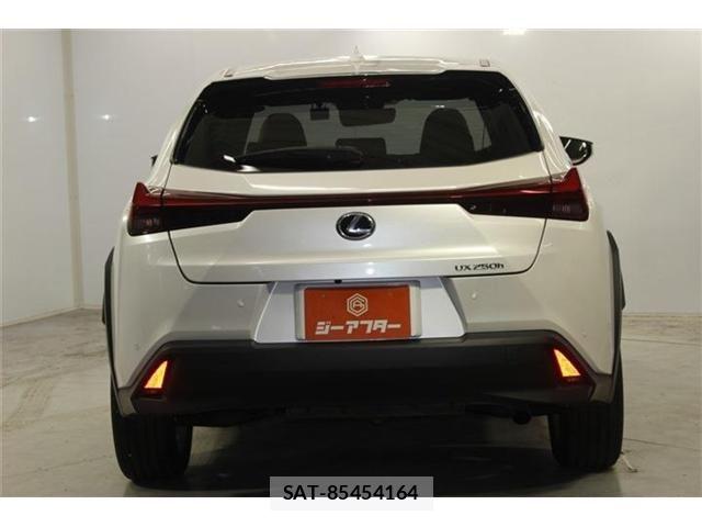 Lexus UX 2023-05 7725227-5