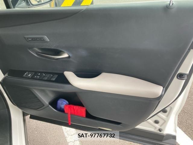 Lexus UX 2019-08 7725236-9