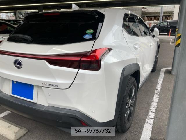 Lexus UX 2019-08 7725236-5