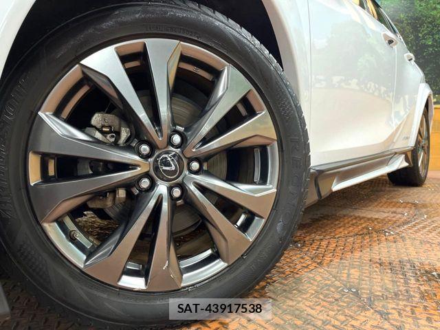 Lexus UX 2019-01 7786671-12