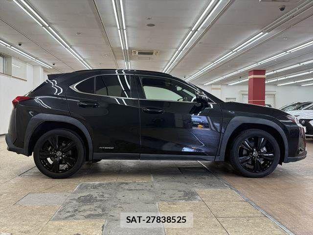 Lexus UX 2020-12 7877478-15