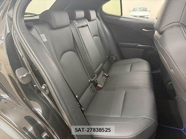 Lexus UX 2020-12 7877478-7