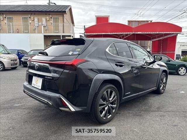 Lexus UX 2019-01 7877470-18