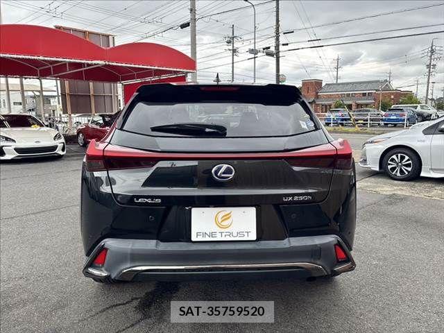 Lexus UX 2019-01 7877470-19