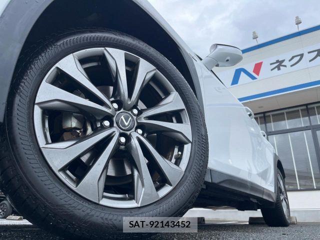 Lexus UX 2019-10 7877471-14