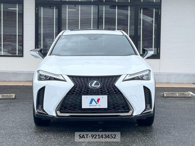 Lexus UX 2019-10 7877471-15