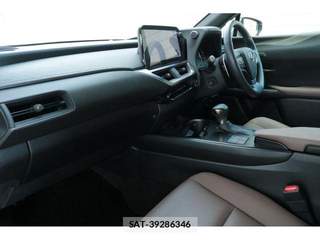 Lexus UX 2023-04 7877469-16
