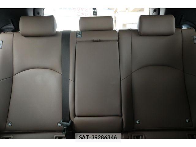 Lexus UX 2023-04 7877469-18
