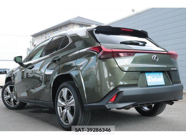 Lexus UX 2023-04 7877469-1