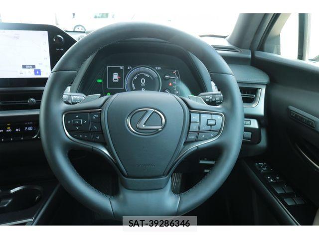 Lexus UX 2023-04 7877469-23