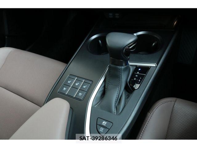 Lexus UX 2023-04 7877469-27