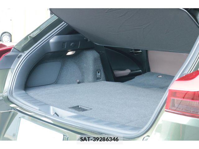 Lexus UX 2023-04 7877469-28