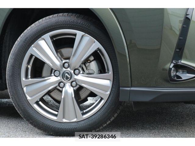 Lexus UX 2023-04 7877469-3