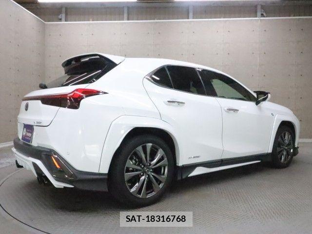 Lexus UX 2019-09 7902887-1