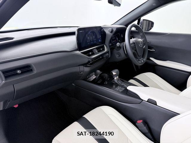 Lexus UX 2023-08 7979813-23
