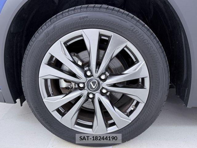Lexus UX 2023-08 7979813-26