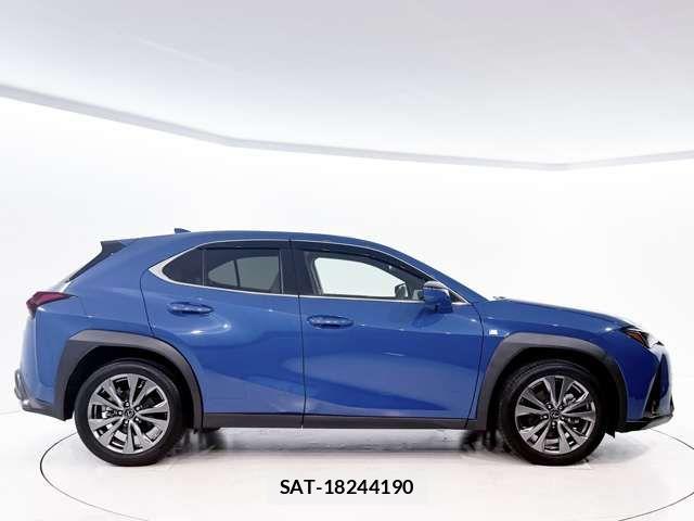 Lexus UX 2023-08 7979813-7