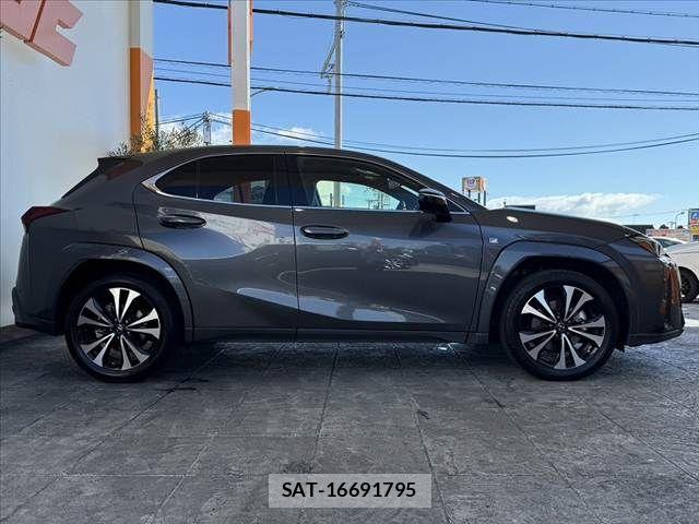 Lexus UX 2022-10 8036501-11