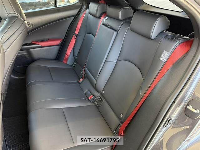 Lexus UX 2022-10 8036501-17