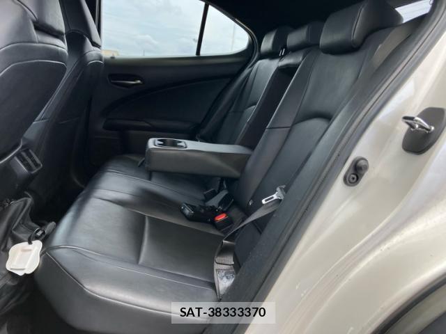 Lexus UX 2021-08 8036511-12