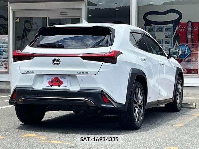 Lexus UX 2019-01 8036504-2