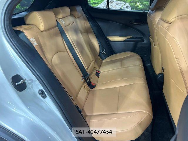 Lexus UX 2023-07 8036503-9