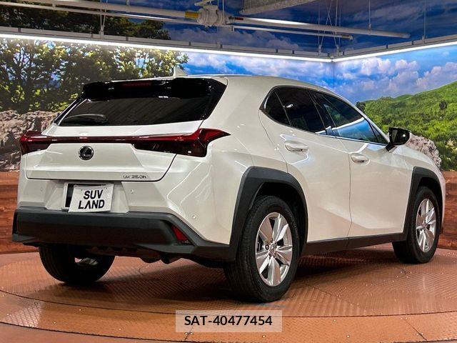 Lexus UX 2023-07 8036503-17