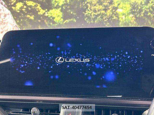 Lexus UX 2023-07 8036503-2