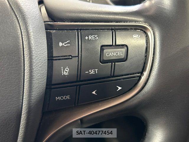 Lexus UX 2023-07 8036503-4