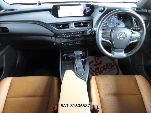 Lexus UX 2019-01 8036512-1
