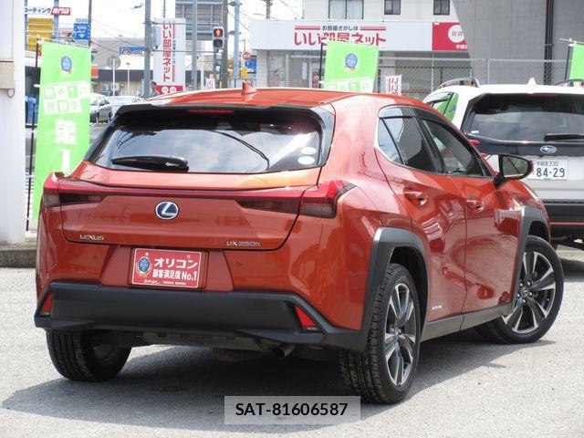 Lexus UX 2019-01 8036512-2
