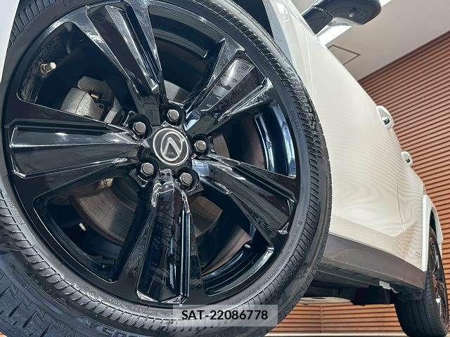 Lexus UX 2022-03 8074418-10