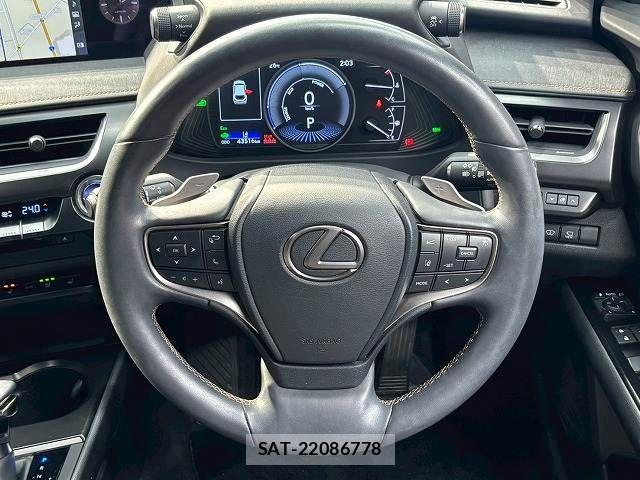 Lexus UX 2022-03 8074418-12
