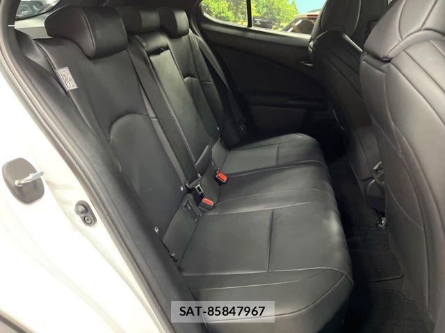 Lexus UX 2023-11 8074417-8