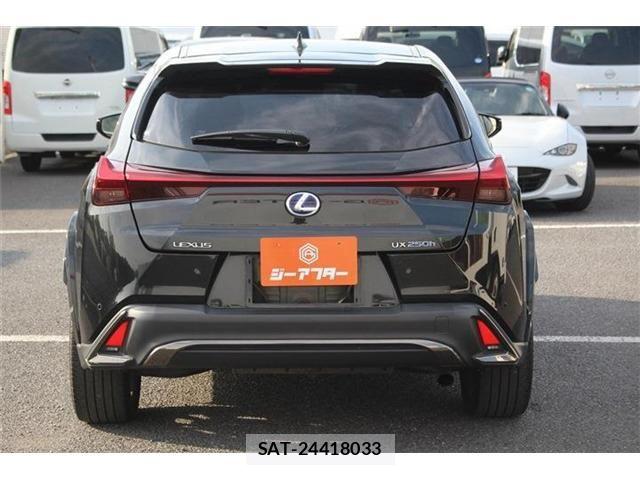 Lexus UX 2023-01 8074416-8