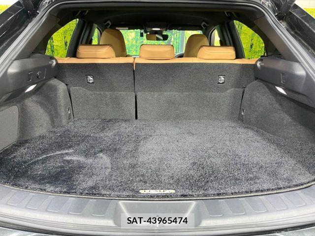 Lexus UX 2023-09 8100225-9
