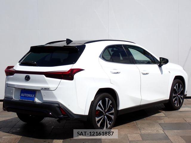 Lexus UX 2022-08 8100224-2