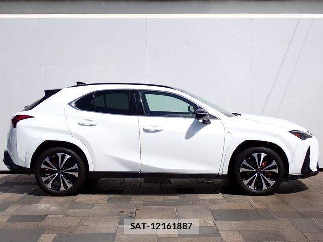 Lexus UX 2022-08 8100224-4