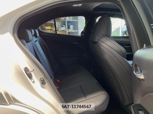 Lexus UX 2021-09 8100226-10