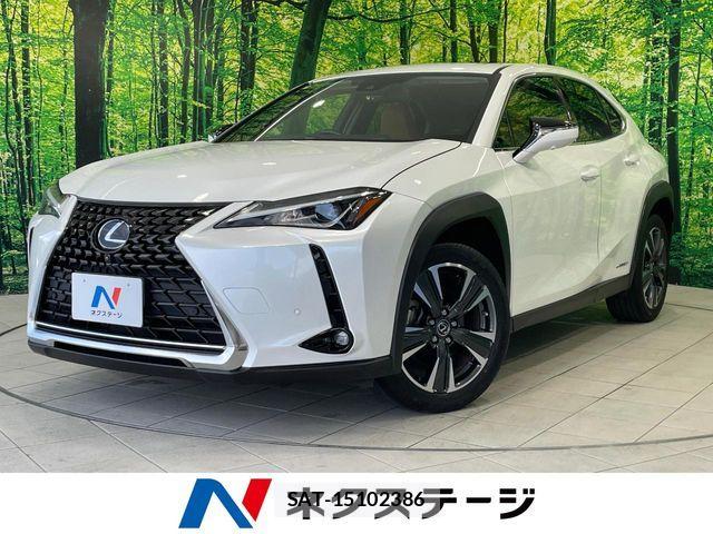 Lexus UX 2021-03 8131071-0