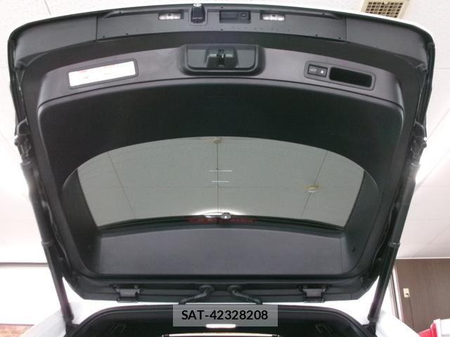 Lexus UX 2020-09 8131069-10