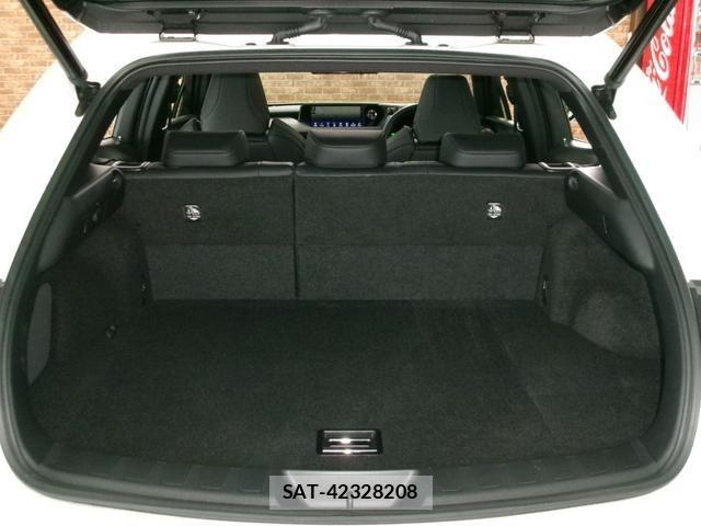 Lexus UX 2020-09 8131069-11