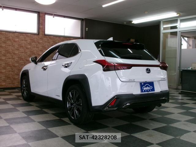 Lexus UX 2020-09 8131069-1