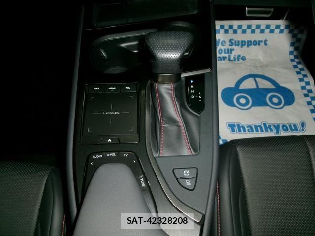 Lexus UX 2020-09 8131069-23