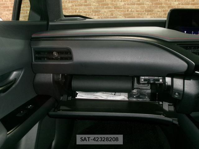 Lexus UX 2020-09 8131069-29