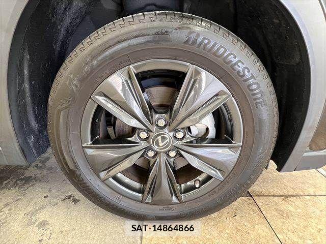 Lexus UX 2023-07 8208474-12