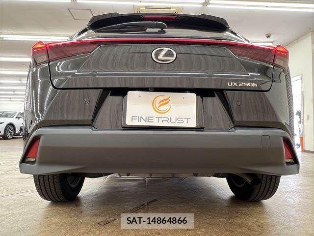Lexus UX 2023-07 8208474-16