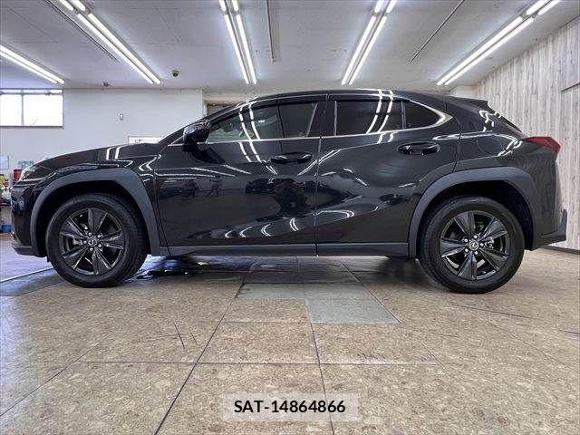 Lexus UX 2023-07 8208474-19