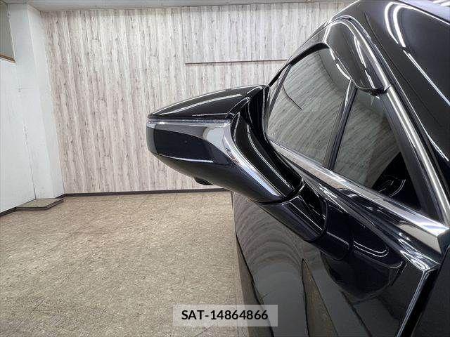 Lexus UX 2023-07 8208474-25